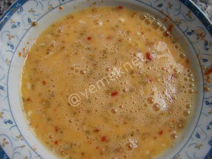 İtalyan Omlet (Dolmalık Biberli, Mantarlı ve Çörek Otlu)