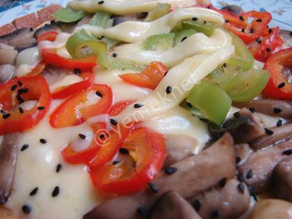 İtalyan Omlet (Dolmalık Biberli, Mantarlı ve Çörek Otlu)