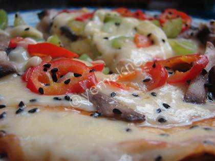 İtalyan Omlet (Dolmalık Biberli, Mantarlı ve Çörek Otlu)