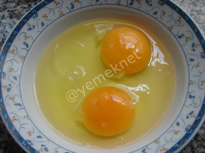 İtalyan Omlet (Dolmalık Biberli, Mantarlı ve Çörek Otlu)