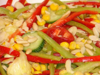 Jülyen Biberli Yeşil Salata (Çam Fıstıklı, Kırık Badem)