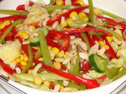 Jülyen Biberli Yeşil Salata (Çam Fıstıklı, Kırık Badem)