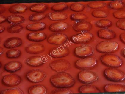 Kedidilli Çilekli Muhallebi