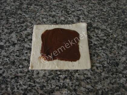 Çikolatalı Kruvasan (Milföy Hamuru İle)