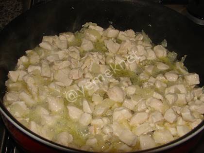 Tavuklu Bezelye Yemeği