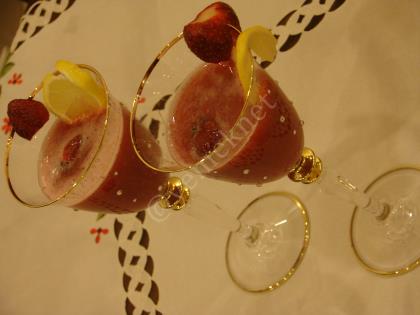 Çilekli Kokteyl İçeceği