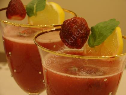 Çilekli Kokteyl İçeceği