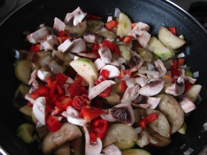 Fırında Sebzeli Fiyonk Makarna