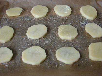 Fırında Sucuklu Patates Kanepeleri