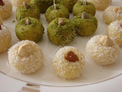 Lokum Topları (Hindistan Cevizli, Yeşil Toz Fıstıklı)