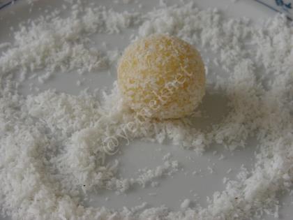 Lokum Topları (Hindistan Cevizli, Yeşil Toz Fıstıklı)