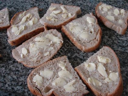 Maydanozlu Ekmek Dilimleri