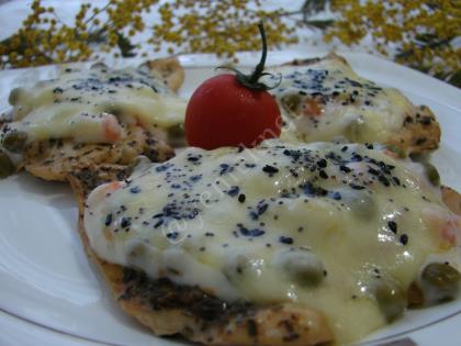 Tavuk Yatağında Soslu Garnitür