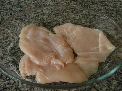 Tavuk Yatağında Soslu Garnitür