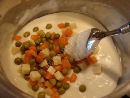 Tavuk Yatağında Soslu Garnitür