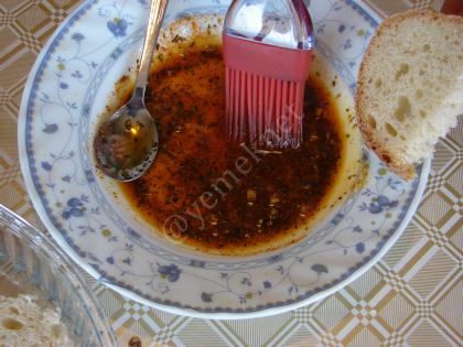 Zeytinyağlı Çeşnili Fırında Ekmek Dilimleri