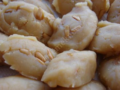 Fıstıklı Un Helvası