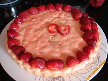 Çilek Jöleli Pasta