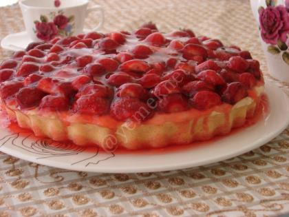 Çilek Jöleli Pasta