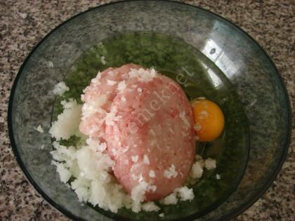 Dip Soslu Tavuk Köftesi