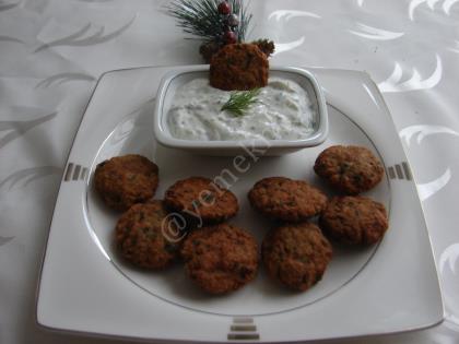 Dip Soslu Tavuk Köftesi