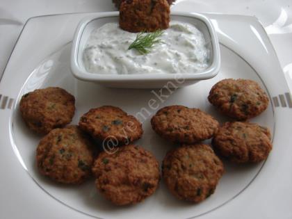 Dip Soslu Tavuk Köftesi