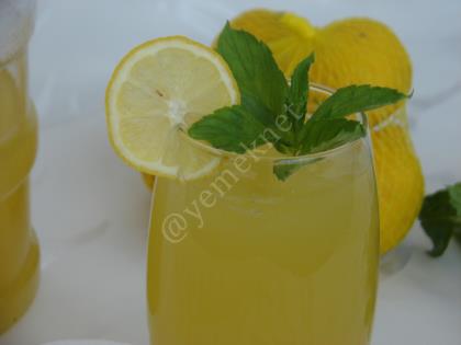 Homemade Mint Lemonade Recipe