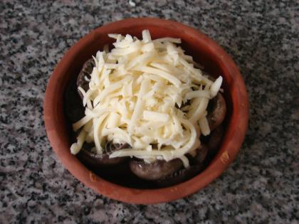 Güveçte Mantar Graten