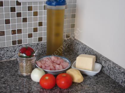 Güveçte Patatesli Tavuk