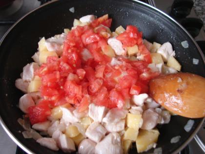 Güveçte Patatesli Tavuk