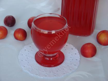 Kırmızı Erik Suyu