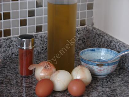Kremalı Soğanlı Yumurta
