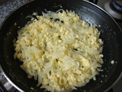 Kremalı Soğanlı Yumurta