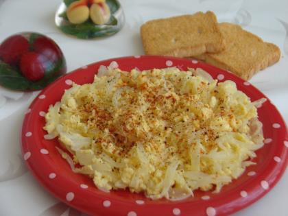 Kremalı Soğanlı Yumurta