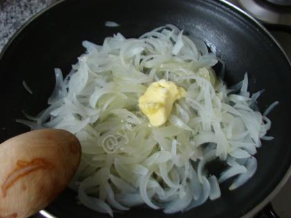 Kremalı Soğanlı Yumurta