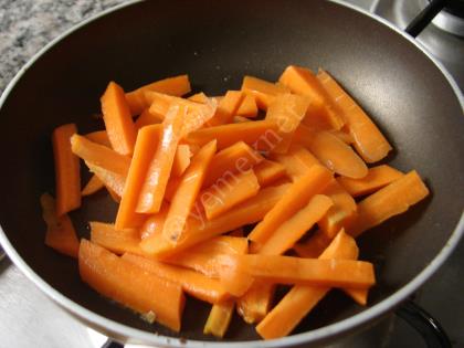 Sebzeli Tavuk Salatası (Dukan Usulü)