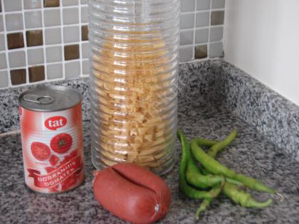 Sucuklu Domatesli Makarna