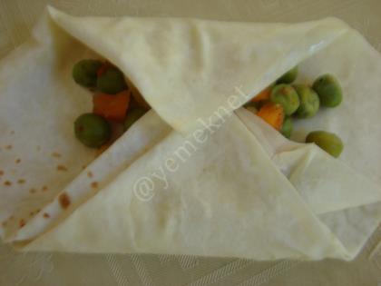 Garnitürlü Zarf Böreği (Hazır Yufka İle)