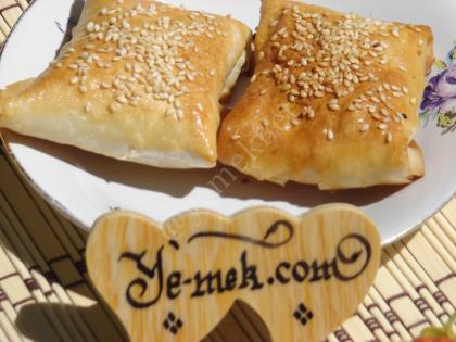 Peynirli Bohça Böreği (Hazır Yufka İle)