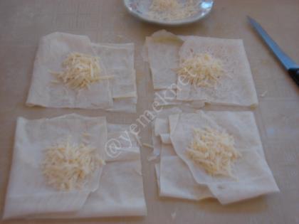 Peynirli Bohça Böreği (Hazır Yufka İle)