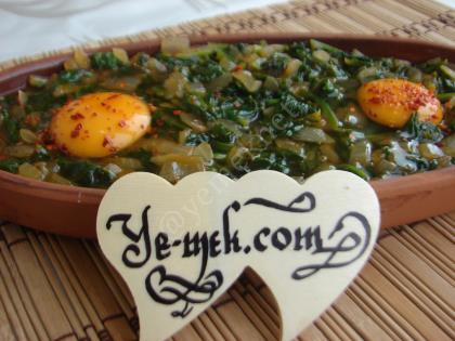 Güveçte Yumurtalı Ispanak