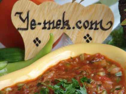 Acılı Ezme Salatası