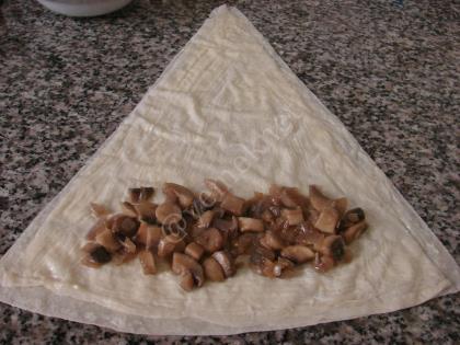 Mantarlı Rulo Börek