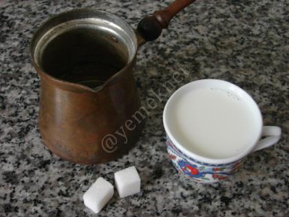 Sütlü Türk Kahvesi