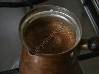 Sütlü Türk Kahvesi