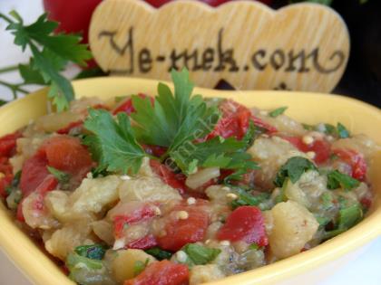 Közlenmiş Patlıcan Salatası