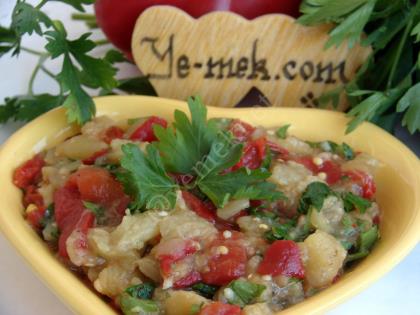 Közlenmiş Patlıcan Salatası