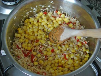 Kırmızı Biberli  Mısırlı Pilav