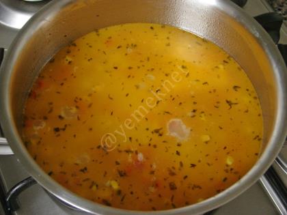 Kırmızı Biberli  Mısırlı Pilav