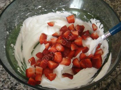 Çilek Şantili Volovan